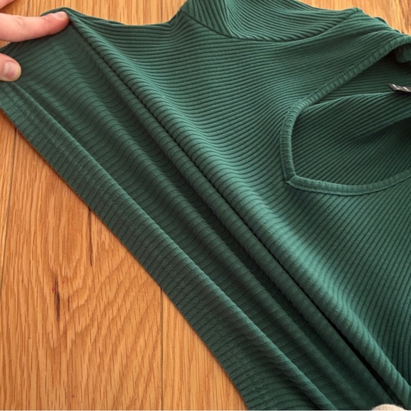 Forest Green Ribbed V-Neck Tee - Picture 2 of 4